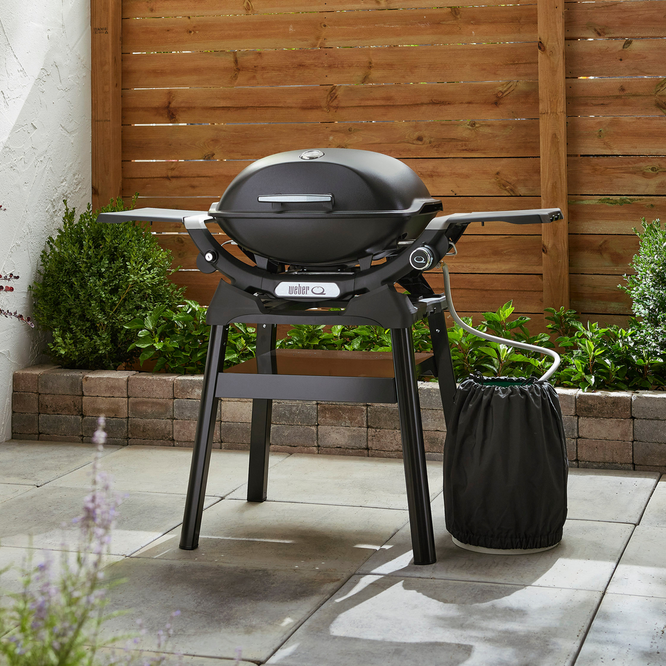 Weber Q 2200N Gas Barbecue with Side Tables and Compact Stand